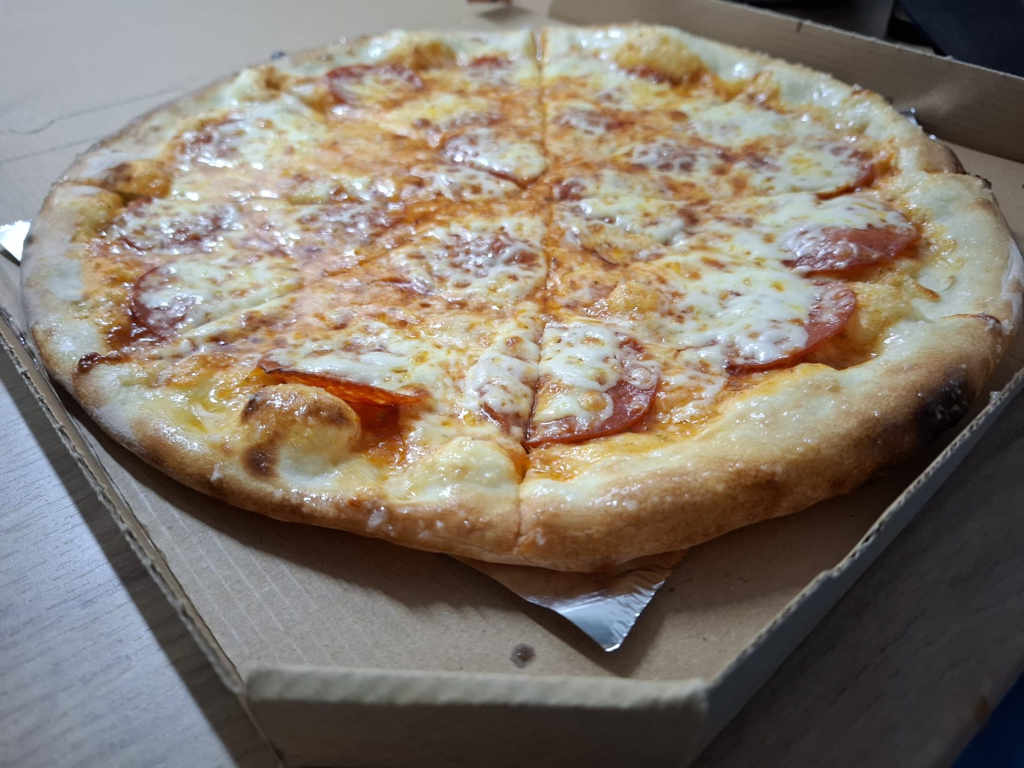 Monster Pizza - Salámová Classic pizza s peperónmi